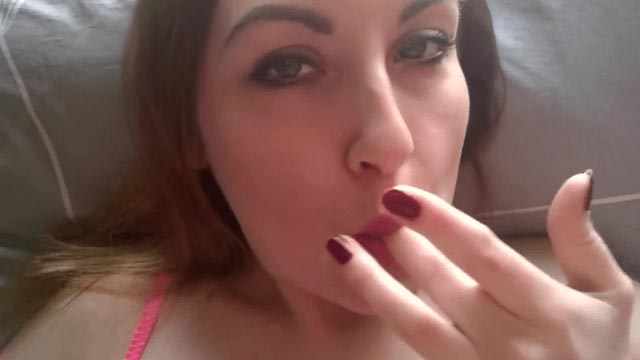 Ma petite amie rousse me supplie pour que je lui dépucèle le cul